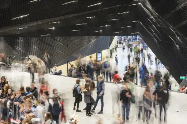 Faux plafond en métal déployé du hall intérieur